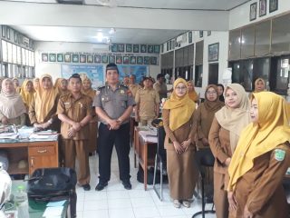 Menanamkan Kesadaran Generasi Muda, Satbinmas Polres pasuruan Lakukan Pembinaan Humanis di SMPN 1 Gempol