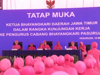 Ketua Bhayangkari Jatim Tinjau UMKM dan Serahkan Tali Asih di Polres Pasuruan