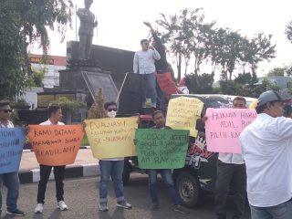 FAAM Gelar Aksi Damai di Polrestabes Surabaya, Tuntut Evaluasi Kinerja dan Tegaknya Keadilan