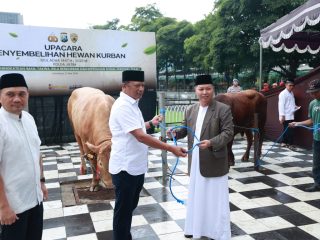 Iduladha 1447 H Polda Jatim Salurkan Ratusan Hewan Kurban untuk Masyarakat
