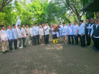 Danareksa Tingkatkan Bantuan Kurban, 14 Sapi dan 12 Kambing Dibagikan di Surabaya