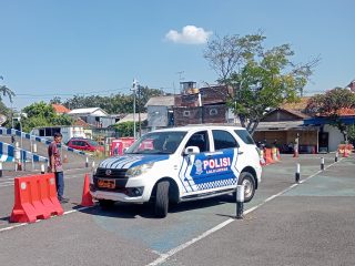 JEPRET KAMERAH!!!, Mengenal Sosok Tori, Pengabdi Tanpa Pamrih dan Menolak Lelah Sebagai Pemandu Ujian Praktek di Satpas SIM Colombo