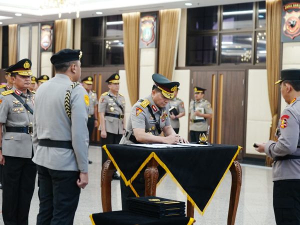Kapolri Mutasi 424 Perwira, Ini Daftar Lengkap 25 Komjen Jenderal Bintang 3 Terbaru di Dalam dan Luar Struktur