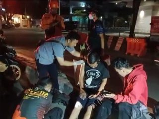Remehkan Keselamatan Publik, Proyek U-Ditch Bratang Binangon Makan Korban: Ceceran Material Bikin Pengendara Motor Cedera Masuk Rs