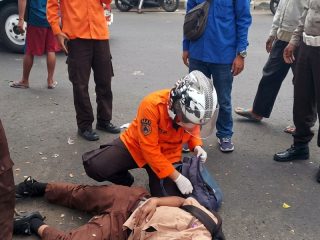 Detik-detik Pelajar di Surabaya Jatuh Terkapar di Tikungan Kusuma Bangsa, Motor Tiba-tiba Oleng
