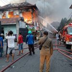 Si-Jogo Merah Menggila di Kedinding Lor, Gudang Percetakan Jadi Lautan Api